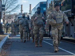 特朗普准备出兵芝加哥之际，法官禁止白宫在洛杉矶部署军队