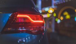 跨界造車(chē)背后，一場(chǎng)被業(yè)績(jī)?cè)鲩L(zhǎng)與焦慮綁架的冒險(xiǎn)