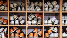 从央视广告到拼多多，晋江制造是如何称霸“鞋柜”与“零食柜”的？