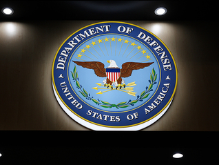 特朗普下令重振军队，防长称美国不主动寻求冲突