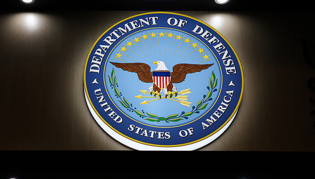 特朗普下令重振军队，防长称美国不主动寻求冲突