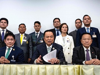 泰国下议院周五选举新总理，两大政党展开激战