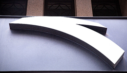 10年收购7个品牌，安踏离“世界的安踏”还有多远？