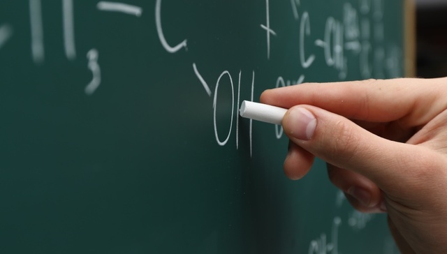 教育部：澄清涉师不实举报，严厉打击诋毁、污名教师等违法行为