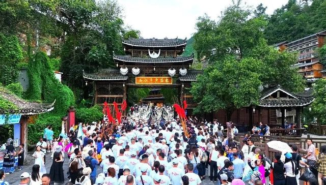 被骂疯的景区旺季堵人难题，竟然被AI解决了？