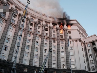 乌克兰多地遭俄军大规模空袭，政府大楼首次遭袭受损
