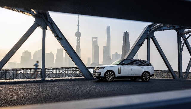 在市场波动中锚定价值 捷豹路虎“三冠”背后的豪华新范式