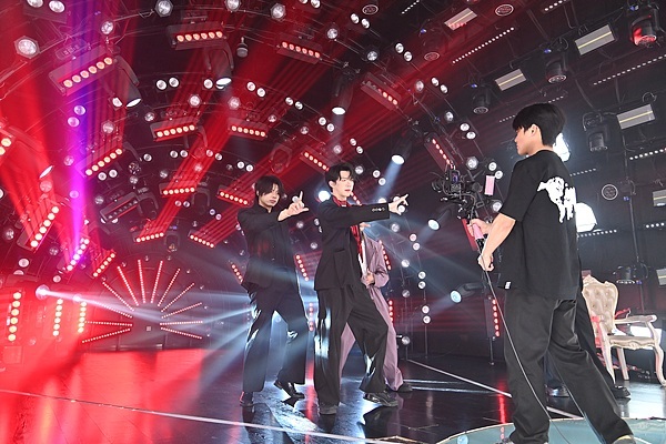 团播走红，年轻女性用户涌入直播间