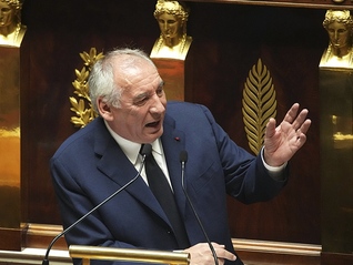 12个月内3名总理下台，法国政治僵局难解