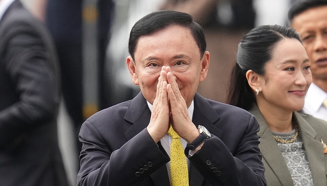 他信,泰国,总理,服刑,为泰党,医院,治疗,佩通坦