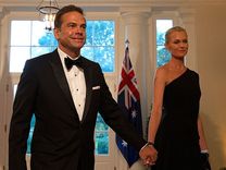 默多克家族继承纠纷终平息，邓文迪两位女儿加入新信托