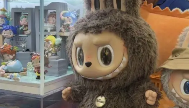 泡泡玛特LABUBU降温：新版几无溢价，老款黄牛倒贴三成出手