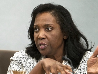 法官暂时叫停特朗普罢免，美联储理事库克将参加9月议息会议