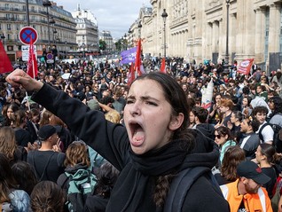 法国17万人举行“封锁法国”抗议游行，之后还有大罢工