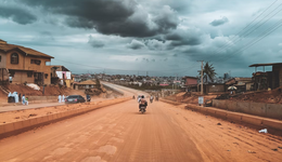 2025，毕业生 “卷” 向出海