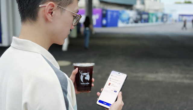 继首创“AI打赏”服务之后，支付宝再推国内首个“AI付”