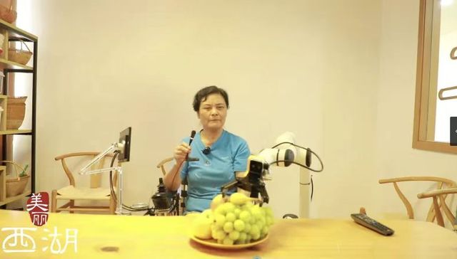 机器人进军银发经济，杭州养老院迎来“新同事”