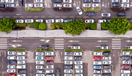 一年车龄就能打5折，谁在捡漏二手电车？