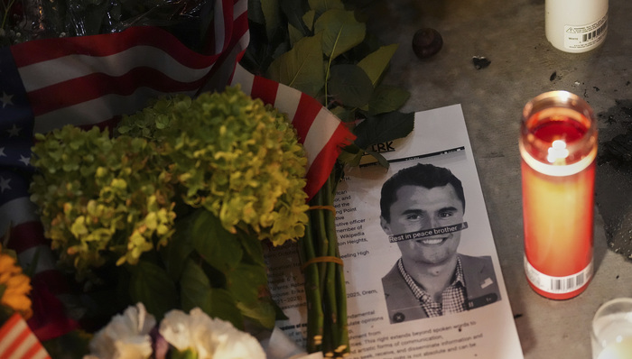 特朗普称枪杀柯克的嫌犯已落网：家人举报其下落