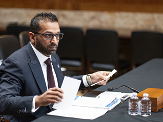 柯克案调查闹“乌龙”，FBI局长将出席国会听证会