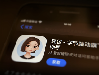 豆包月活用户超越DeepSeek，登顶8月中国原生AI APP榜首