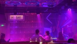 餐饮商家，集体上演“擦边餐”