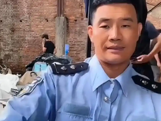 “嘎子哥”谢孟伟千万粉丝快手账号被封，此前身着警服直播带货被行政拘留7日
