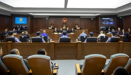 缅北徐发启犯罪集团案一审开庭，5名被告人被控涉7项罪名