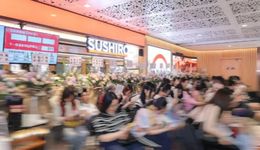 商场的排队王，为什么是三家日料店