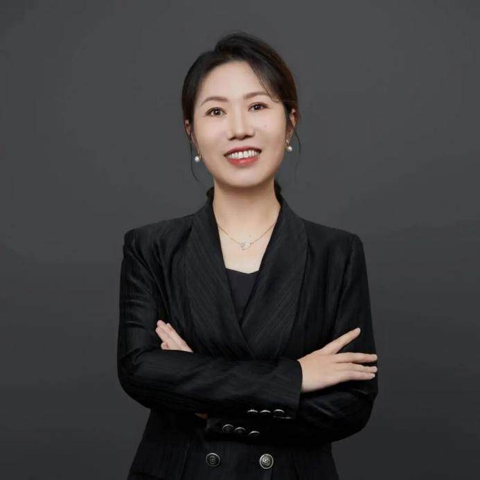 穿黑色衣服的人AI 生成的内容可能不正确。