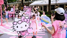 走出商场，IP痛街正在上海兴起