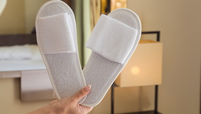 常州万豪酒店被曝拖鞋回收后重复使用，卫监所介入调查