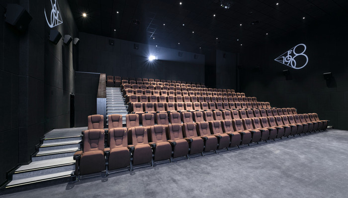 国庆档新片预售总票房破1000万，影视院线板块股价上涨