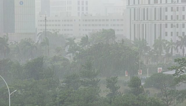 “桦加沙”强度减弱下午或降至强台风级，已致台湾14死34伤124失联