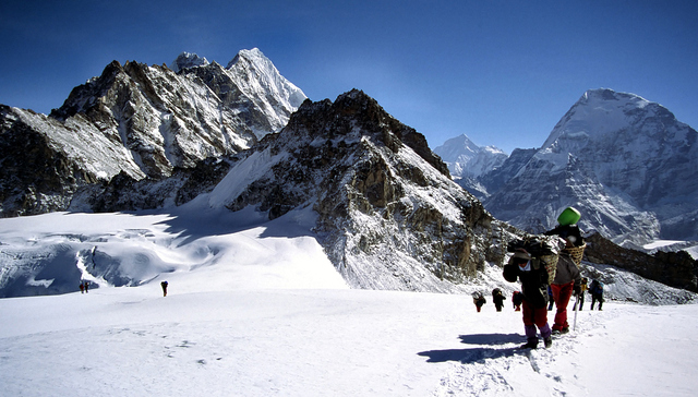 拥挤的喜马拉雅商业攀登之路