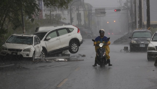 地方新闻精选 | 台湾花莲堰塞湖溢流已致15死31失联 胖东来回应“月饼礼盒设计费一千万”