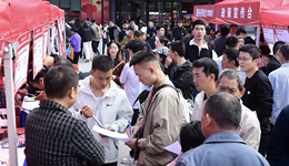 “十四五”期间城镇调查失业率前四年均值为5.3%，低于预期控制目标