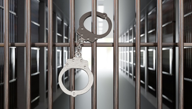 河南一贪污犯伪造尿毒症病历“逍遥狱外”4年多，9名狱警被判刑