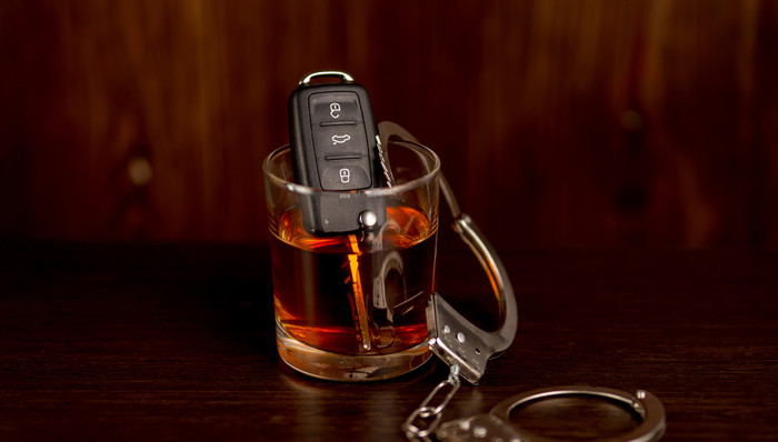 酒驾被查撞击警车后逃离，检察机关：从严从重处理