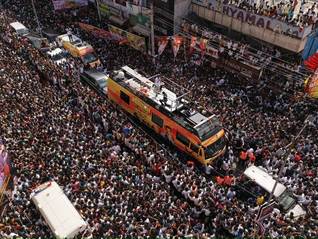 悲剧为何一再发生？印度政治集会踩踏已致39人遇难