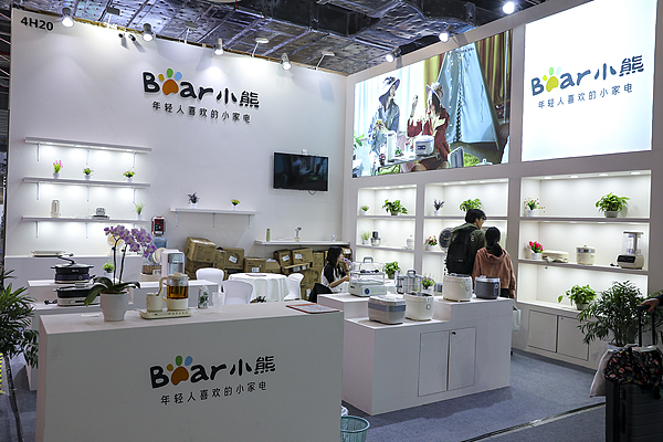 养生壶突然爆炸致一岁孩子大面积烫伤，“网红小家电”小熊电器回应