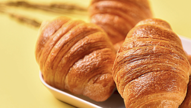 “全场9.9元”，看烘焙工厂店的平价模式能走多远？