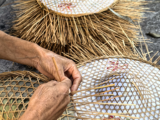 用一只手触碰痛苦和不幸，还有一只手：那是写作的手｜一周新书推荐