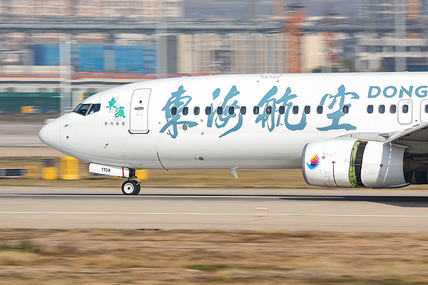 飞机中转被“截胡”改送其他航班乘客，东海航空回应