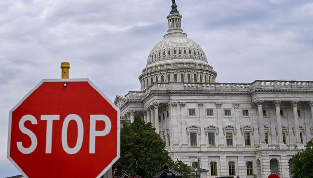 白宫正式宣布政府即将“关门”，每天约75万联邦雇员被迫休假