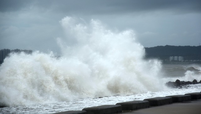 台风“麦德姆”奔向琼、粤，广东要求加强滨海旅游安全管理