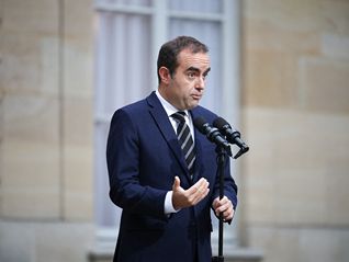 上任不到一个月，法国总理勒科尔尼递交辞呈