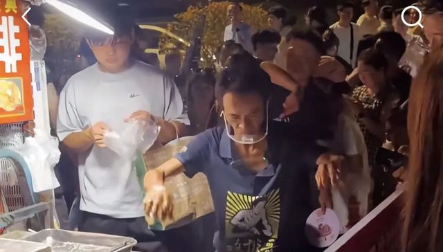 “鸡排哥”黄金周流量变“留量”，情绪经济是下一个万亿赛道？