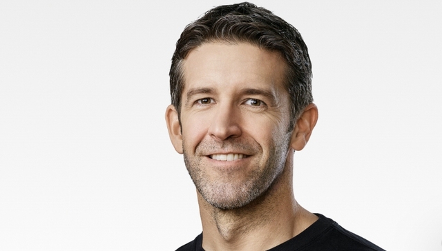 权力交接悄然开启？苹果硬件工程高级副总裁或成库克继任者