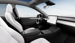 隐藏式门把手消失了，但车企的炫技焦虑还在